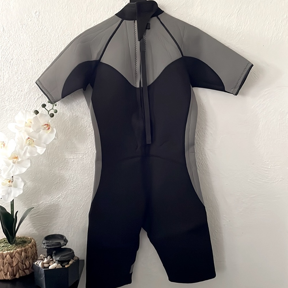 HydroPro 3.0 Wetsuit | Swim | Short Sleeve | Sz M | Black and Gray | Surfing - Picture 4 of 5